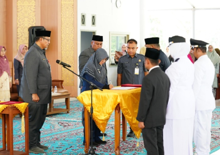 Promosi Berdasarkan Kinerja, Bupati SIak Lantik 83 Pejabat