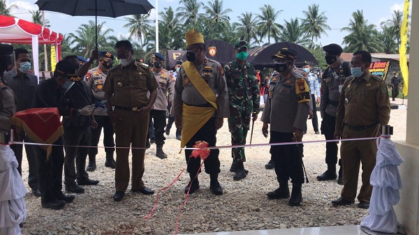 Wakapolda Resmikan Kantor Sub Sektor Pekaitan dan Berikan Bantuan 50 Paket Sembako di Bagan Timur