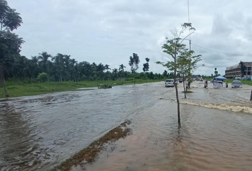 Rusak Parah Akibat Banjir, Pemprov Riau Akan Perbaiki Jalan Sudirman Ujung Jembatan Siak IV