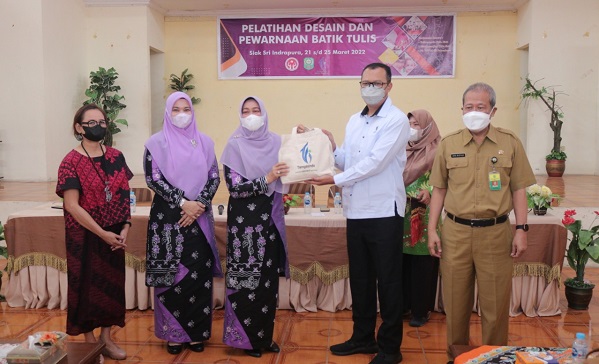 Dekranasda Siak Gelar Pelatihan Desain Batik dan Pewarnaan Batik Tulis