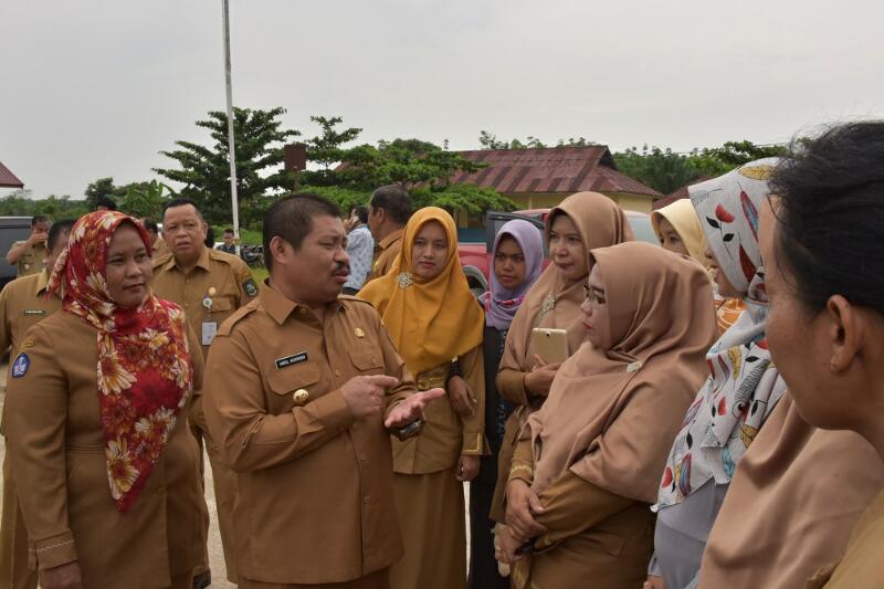 Bupati Amril Ingatkan Guru SMP Negeri 3 Pinggir Senantiasa Disiplin dan Ikhlas