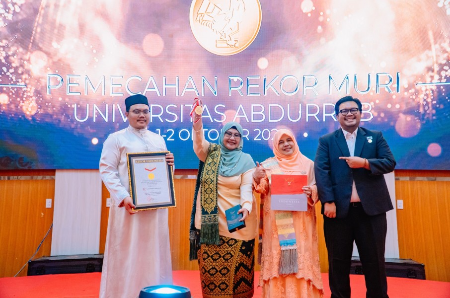 Gelar Khatam Alquran Bersama Civitas Akademika, Universitas Abdurrab Raih Rekor MURI