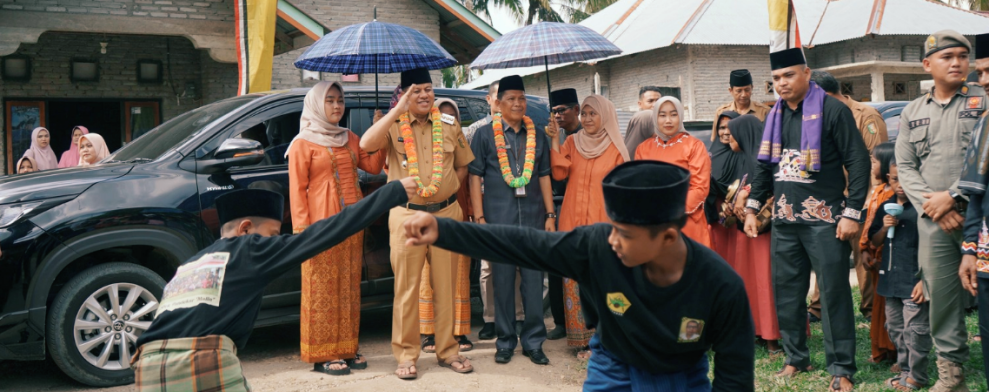 Bupati Kuansing Suhardiman Buka Festival Silat Pangean di Desa Pembatang