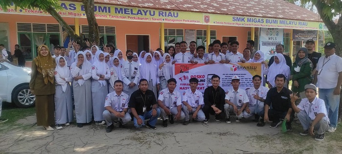Pastikan Hak Pilih Terdaftar di DPT, Panwascam Sosialisasi Pemilih Pemula di SMK Migas Bumi Melayu Riau