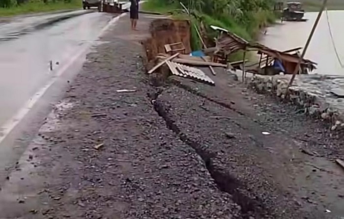 Jalan Lintas Rengat - Tembilahan di Kuala Cenaku Retak, Ini Yang DIlakukan Pemerintah