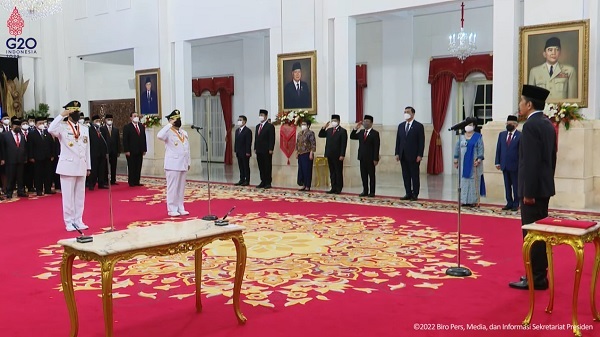 Presiden Jokowi Lantik Gubernur dan Wakil Gubernur DIY di Istana Negara