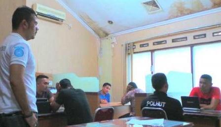 WADUH MALUNYA...Tiga PNS Eks Dishut Riau Ditangkap Karena Uang Rp5 Juta...