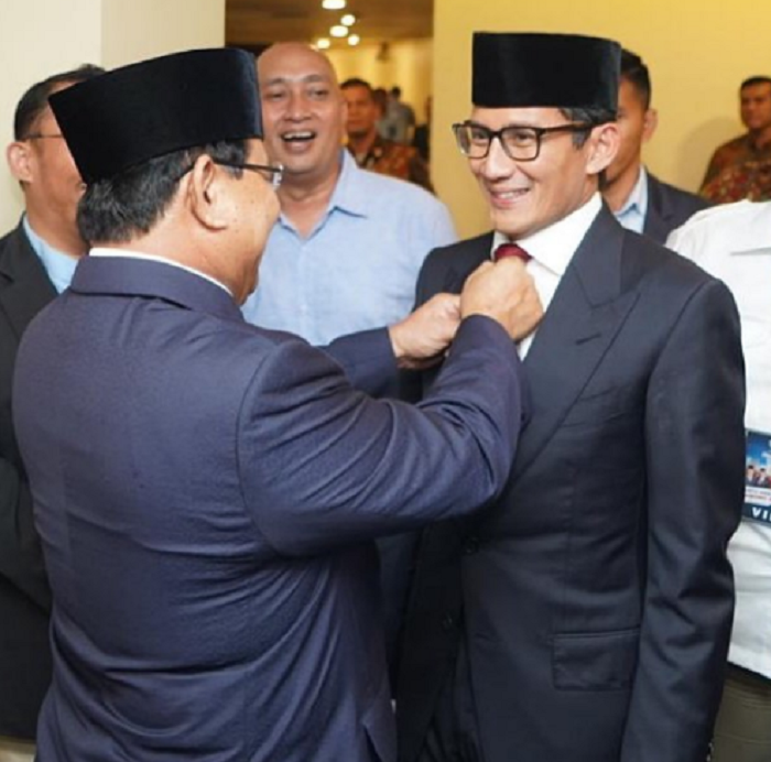Sebelum Berpidato, Prabowo Sempat-sempatnya  Rapikan Dasi Sandiaga Uno, 'Siap Salah Jendral'