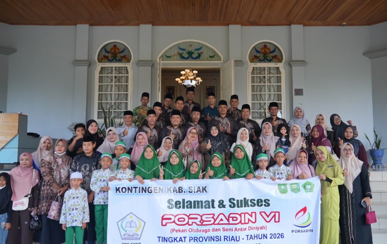Lepas Kontingen PORSADIN Siak, Bupati Afni: Berangkat Bertanding, Kalian Sudah Jadi Pemenang