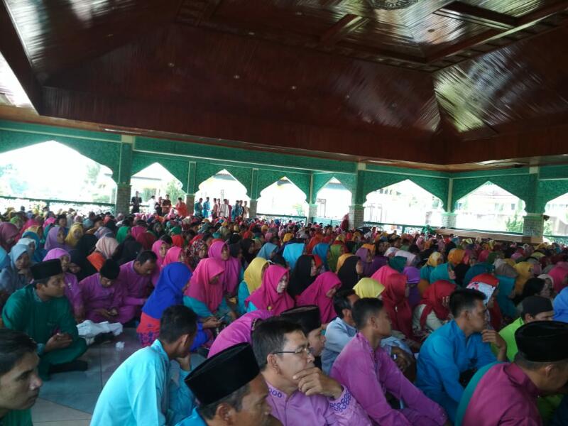 Honorer Berkumpul di Gedung Daerah, Aktivitas Belajar Mengajar di Pelalawan Terhenti 