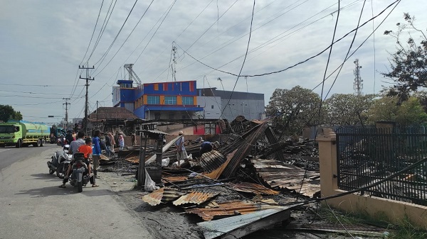 16 Kios dan Satu Rumah Terbakar di Marpoyan