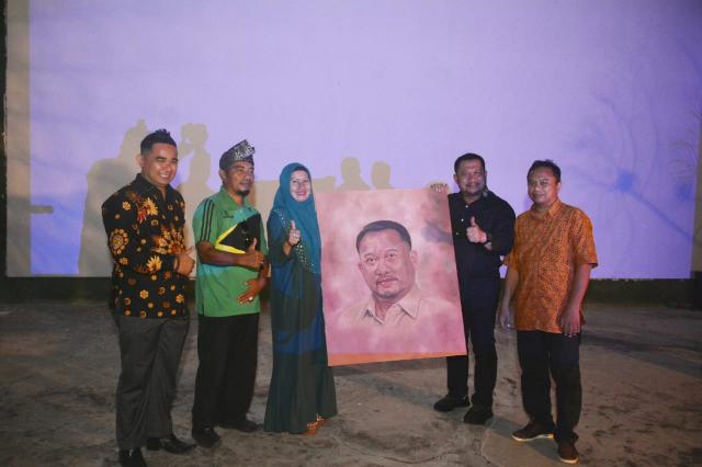 Kembali Bacakan Puisi, Bupati Kampar 'Bakar'Semangat Penonton