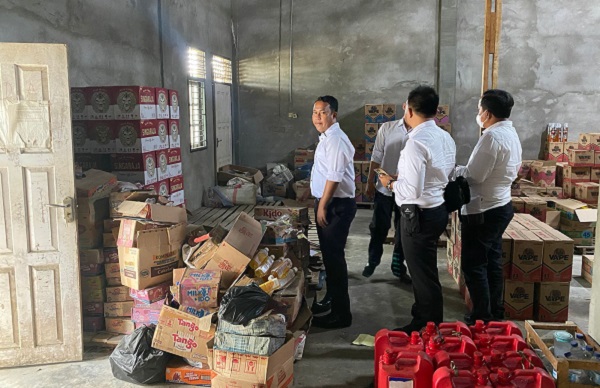 Polres Kuansing Amankan 832 Botol Miras dalam Operasi Pekat Lancang Kuning di Kebun Nenas