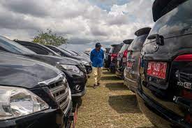 Dari 25, Hanya 13 Unit Mobil Dinas Mewah Pemprov yang Laku Dilelang, Sisanya Nggak Terjual, Ini Penyebabnya...