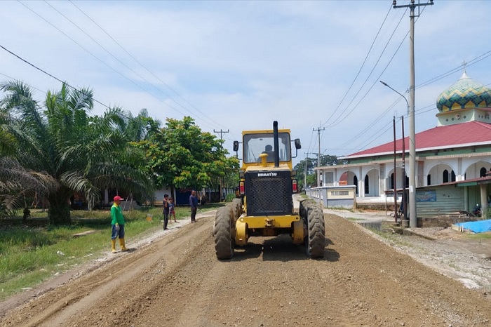 Pemprov Riau Gesa Pengaspalan Ruas Jalan Cerenti-Air Molek