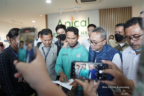 Bertemu Petani Sawit di Balikpapan, Zulkifli Hasan: Saya Mengerti Perasaan Bapak-bapak...