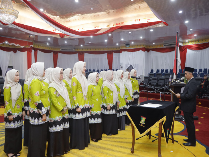 Ketua DPRD Kampar Lantik Kepengurusan IKKD Periode 2024-2029
