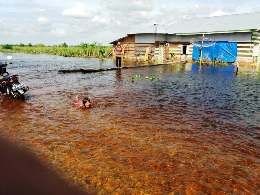 SEPEKAN DIGUYUR HUJAN LEBAT... Akses Jalan Lingkar Duri Terendam Banjir