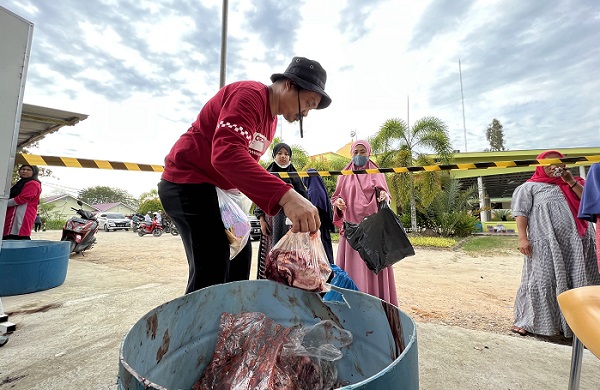 IMRA RAPP Bagikan 7.346 Kantong Kurban