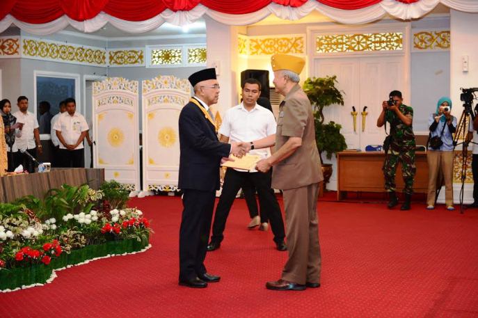 TERNYATA... Gubernur Riau Andi Rachman Anak Veteran