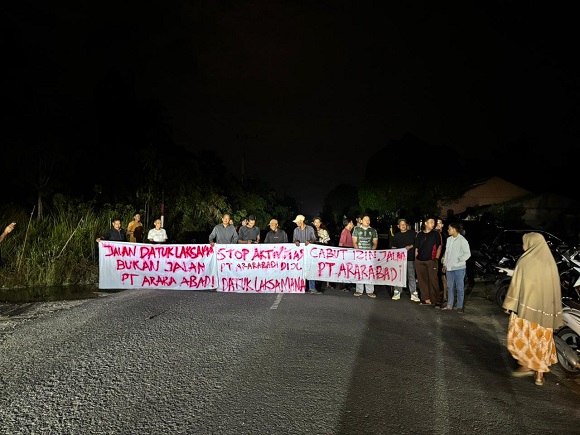 Masyarakat Pangkalan Kuras Kecam PT Arara Abadi dan Resmi Lakukan Blokade Jalan Datuk Laksamana