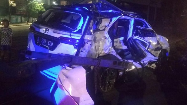 Fortuner Remuk Hantam Kereta Api, 4 Orang Dilarikan ke Rumah Sakit