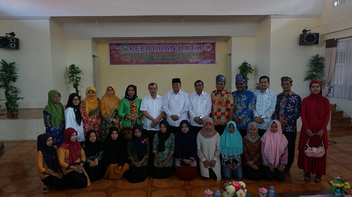 Bersama Dekranasda, RAPP Latih Perempuan Siak Jadi Pengrajin Batik
