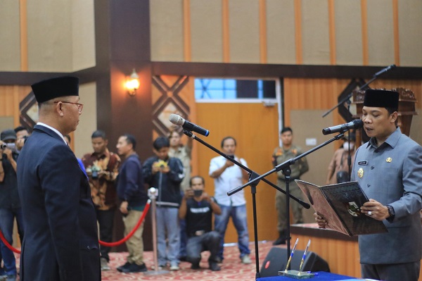 Muflihun Lantik Indra Pomi Sebagai Penjabat  Sekda Kota Pekanbaru