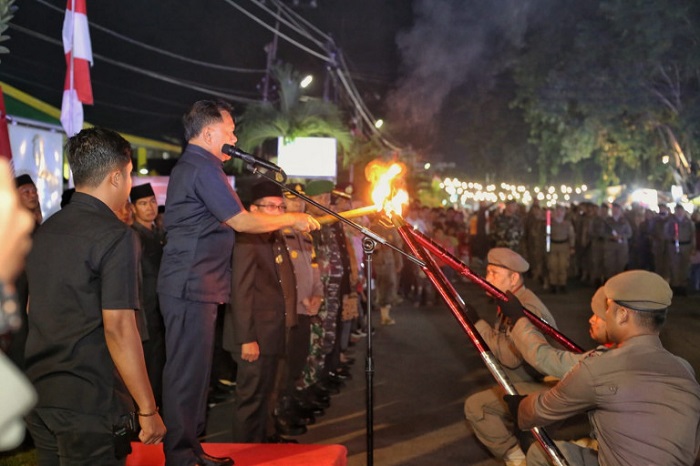 Sambut Hari Merdeka, Ribuan Pelajar di Meranti Pawai Obor