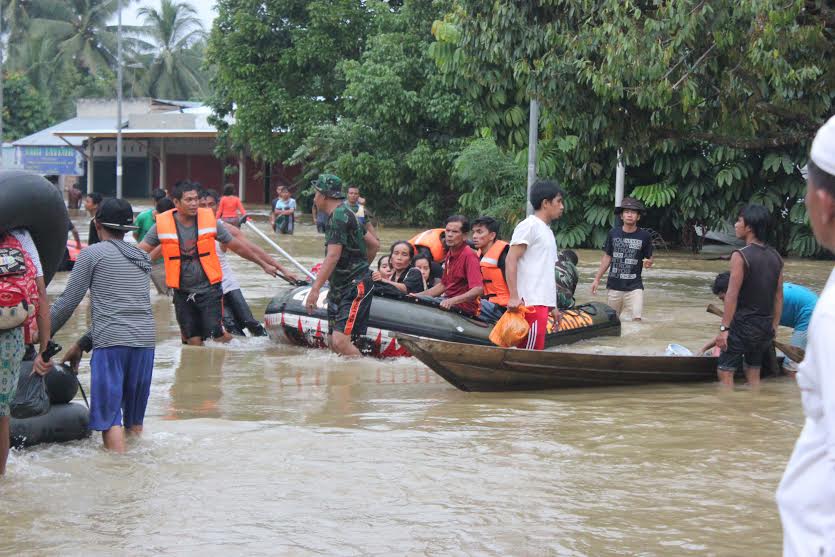 Yonko 462 Paskhas Bantu Penanganan Bencana Banjir di Kampar