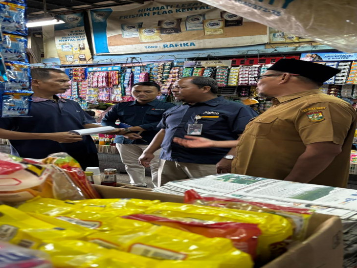 Bulog Bersama Dinas Perdagangan Kampar  Sidak Pasar