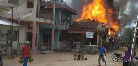 BREAKING NEWS: Kebakaran Hebat di Kuntu Kampar Kiri, Lima Rumah Ludes terbakar