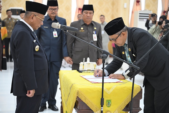 Bistamam Lantik Ferry H. Parya Sebagai Pj Sekda Rohil