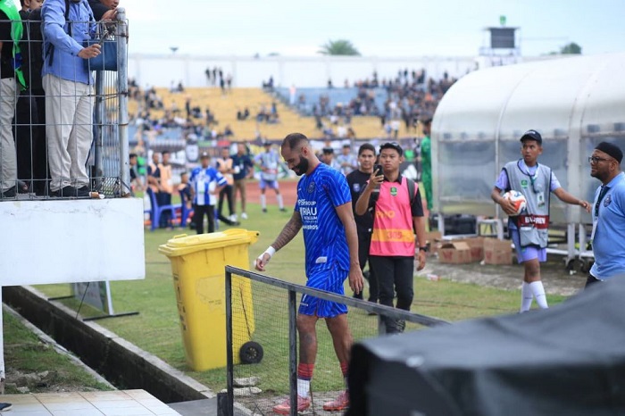PSPS Kalah, Pelatih Aji Santoso Langsung  Coret Tiga Pemain Asing