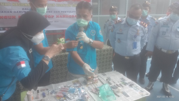 BNNK Kuansing Geledah Setiap Kamar Warga Binaan Lapas Kelas IIB Teluk Kuantan