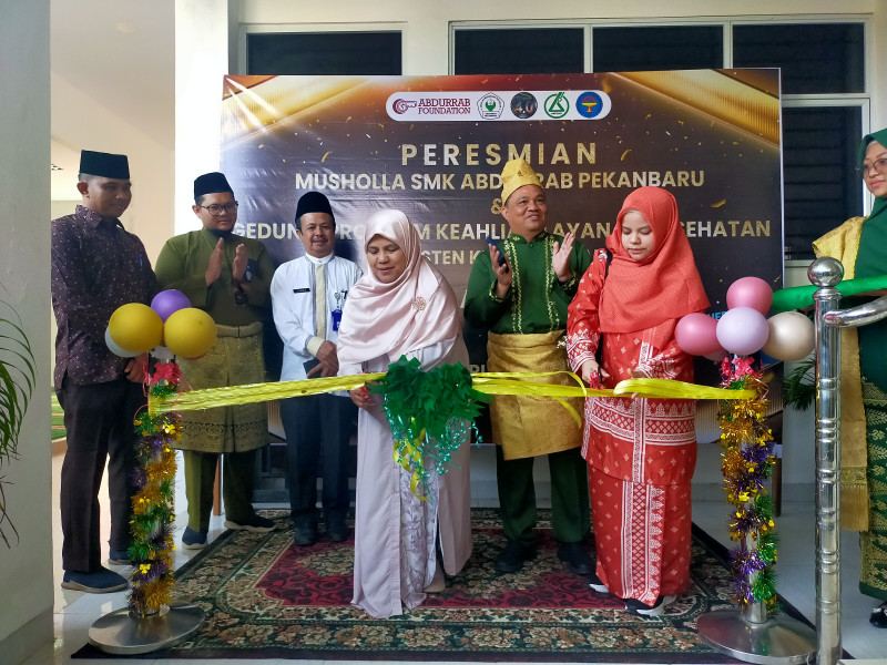 Yayasan Abdurrab Resmikan Musala dan Gedung Program Keahlian Layanan Kesehatan SMK Abdurrab