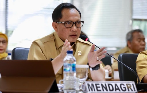 Merasa Tak Nyaman, Tito Karnavian Tegaskan Ucapan Johan Budi Agar  Mendagri Tidak Direshuffle  Bukan Pesanan Dirinya