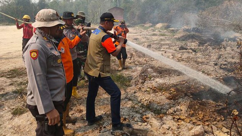 Kepala BNPB Kaget Ada Titik Api di Riau hanya Berjarak 40 Meter dari Kilang Minyak Pertamina