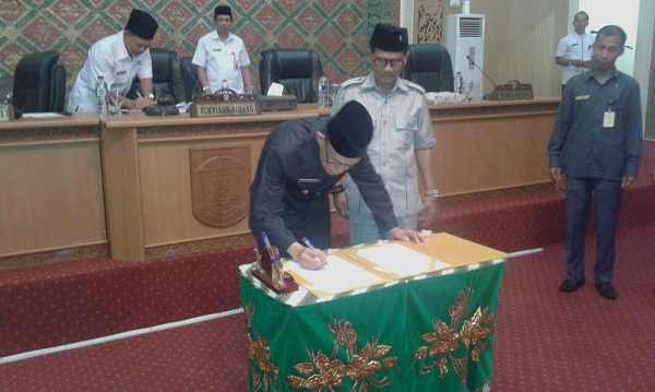 Wabup Zardewan Hadiri Rapat Paripurna Pembahasan Ranperda