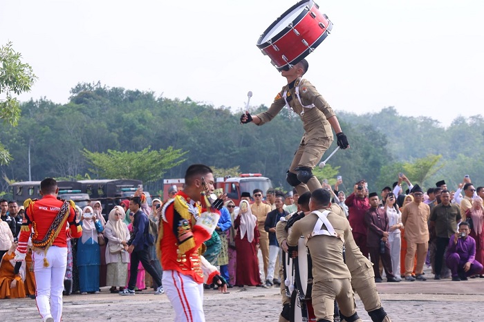 Aksi Drumcorp Gita Abdi praja Kampus Sumbar Meriahkan Hari Jadi Pekanbaru Ke-242