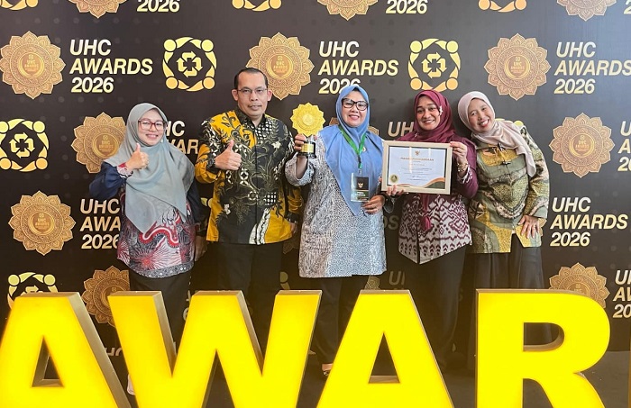 Pemkab Rohil Terima Penghargaan UHC Award