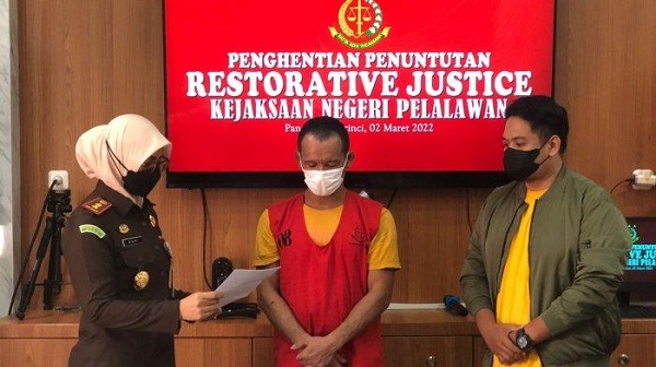 Curi Buah Sawit karena Tak Punya Uang Pembeli Beras, Pria di Pelalawan Dibebaskan Lewat Restoratif Justice