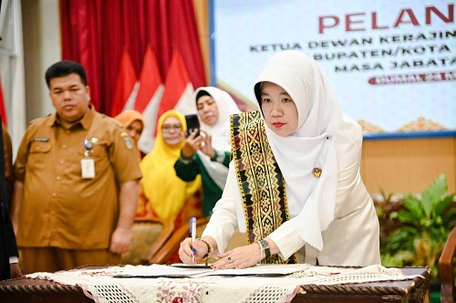 Resmi Dilantik Sebagai Ketua Dekranasda Kota Dumai Periode 2025-2030
