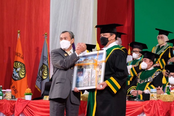Bergelar Profesor, Wakapolri  Komjen Gatot Eddy Pramono Dikukuhkan Sebagai Guru Besar Ilmu Hukum Unri
