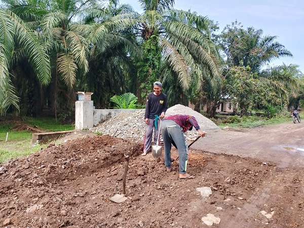 Pemkab Rohil Lakukan Perbaikan Oprit  Jembatan Jalan Poros Tanjung Leban