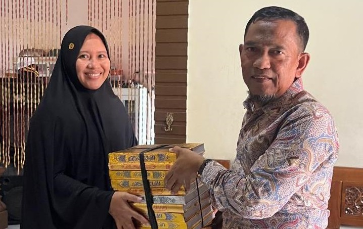 KUA  Tanah Putih Salurkan Al-Qur’an bagi Korban Banjir Bandang Aceh tamiang