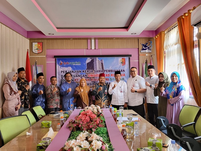 PT BRK Syariah Pasir Pengaraian-Universitas Rokania Teken MoU