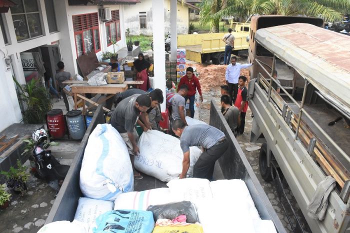 Pemkab Kampar Kirim 4 Truk Bantuan ke Sulawesi Tengah