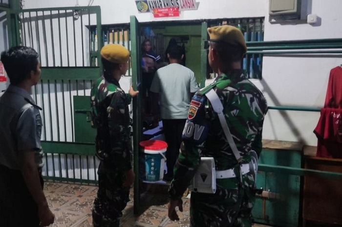 Razia Gabungan,  Puluhan HP dan Barang Terlarang Kembali Disita