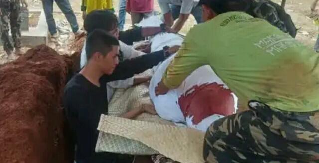 Tewas Saat Demo di DPR, Maulana Suryadi Berkafan Darah, Penggali Kubur Bergidik, Keluarga Histeris